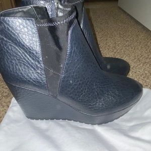 Simply Vera wedge bootie